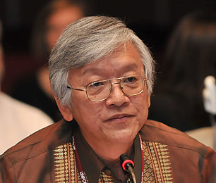 Martin Khor, Third World Network, expressed concern with funds available outside UNFCCC.