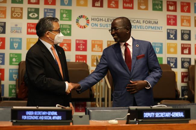 Liu Zhenmin, Under-Secretary-General for Economic and Social Affairs, and Collen Vixen Kelapile, President, Economic and Social Council (ECOSOC), shake hands as HLPF 2022 is gavelled to a close