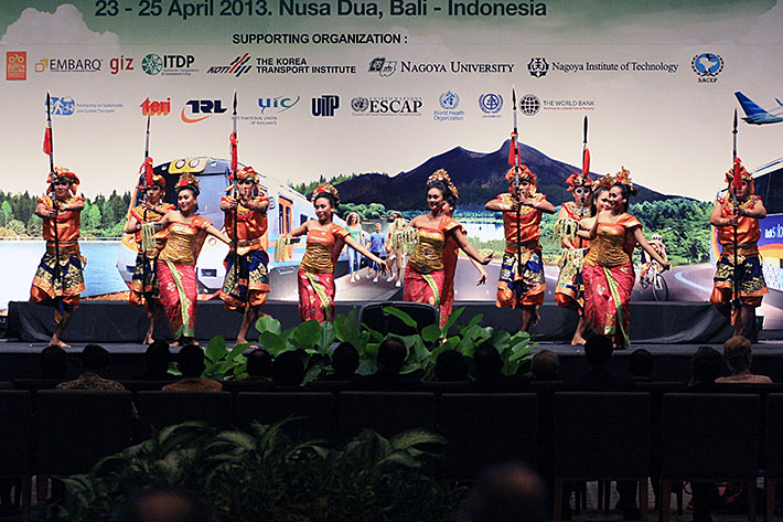Balinese Pendet and Baris dancers