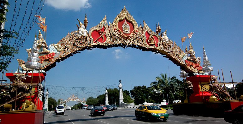 The event took place amidst the preparations of the 80's birthday of Thailand's King on 5 December 2007.