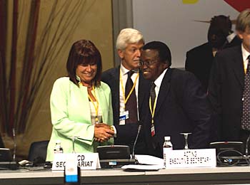 Cristina Narbona, Minister for the Environment of Spain and David Mwiraria, President of the 7th session of the Conference of the Parties