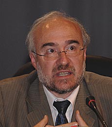 Michel Jarraud, Secretary-General of the World Meteorological Organization: integrate "risk prevention" in national policy-making.