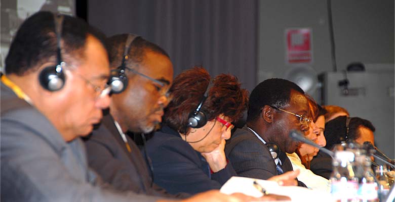 COP 8 President Narbona chaired a ministerial round table on