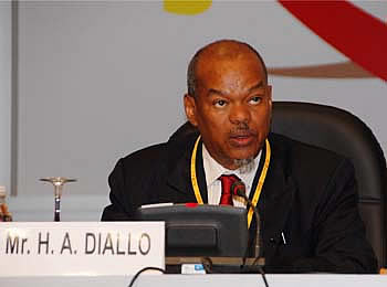 Hama Arba Diallo, former UNCCD Executive Secretary, said parties must fully implement and feel morally obliged to the Convention, and closed stating the “struggle goes on.” Delegates gave him a standing ovation.