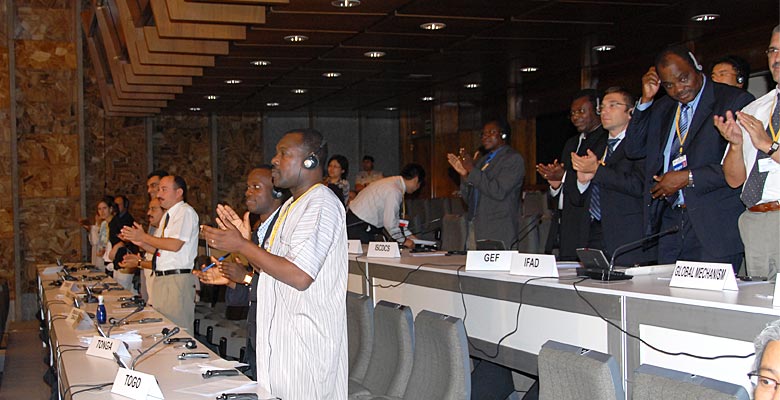 Delegates give a standing ovation to former Executive Secretary, Hama Arba Diallo.