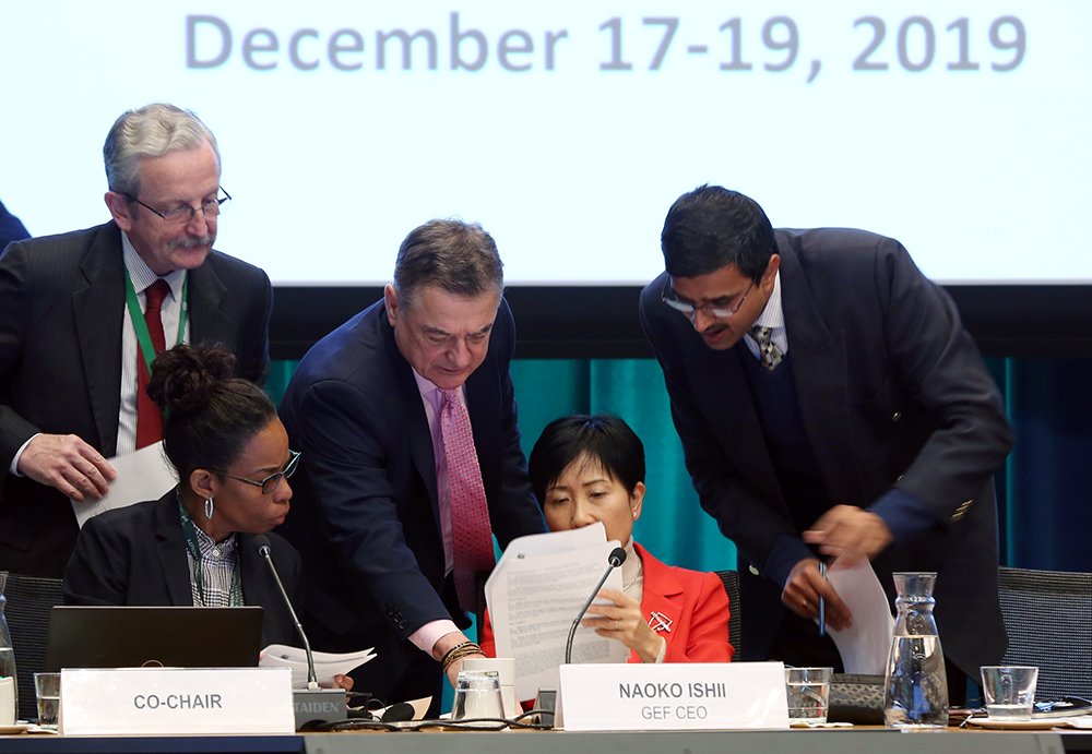 Naoko Ishii, GEF CEO and Chairperson, Gillian Guthrie, Co-Chair of the 57th meeting of the GEF Council, and GEF Secretariat staff members review the Joint Summary of the Chairs.
