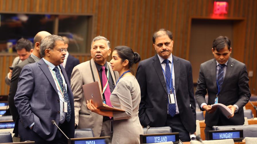 Delegates from India consulting - UNFF17 - 12May2022 - photo