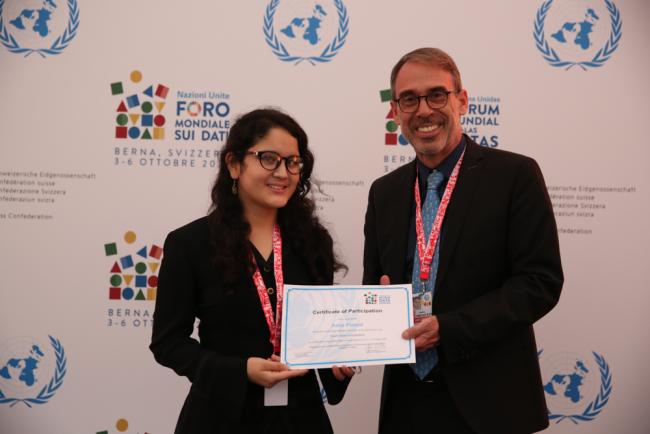 Asha Patwal, winner of the 'one minute voices of youth video' from India, with Stefan Schweinfest, Director, Statistics Division, UNDESA