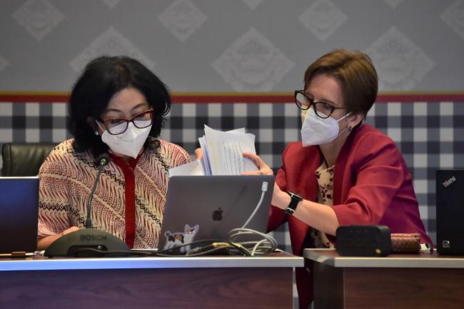 COP-4 President Rosa Vivien Ratnawati (Indonesia), and Claudia ten Have, Minamata Convention Secretariat