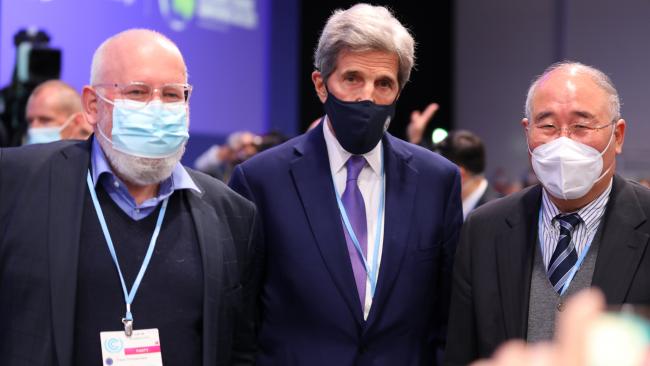 From L-R: Frans Timmermans, Executive Vice-President, European Commission; John Kerry, US Special Presidential Envoy for Climate; and Zhenhua Xie, Special Envoy for Climate Change, China
