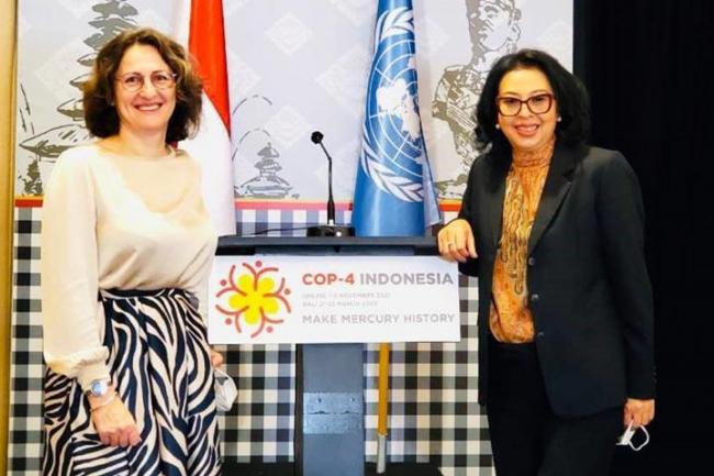 Monika Stankiewicz, Executive Secretary, Minamata Convention on Mercury, and COP President Rosa Vivien Ratnawati 