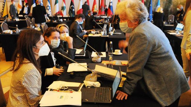 EU delegates during informal consultations - Barcelona Convention COP 22 - 7Dec2021 - Photo