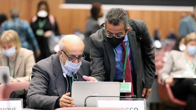 Delegates from Morocco conferring before the morning plenary
