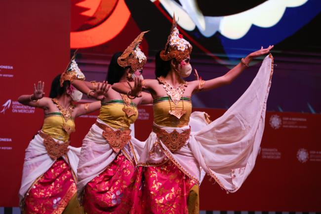 Balinese dancers 2