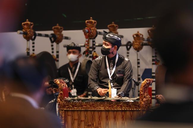 Traditional music is played during the opening ceremony