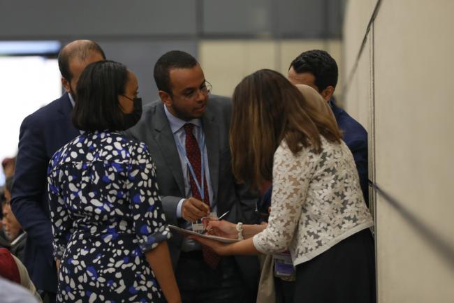 Delegates consult informally 
