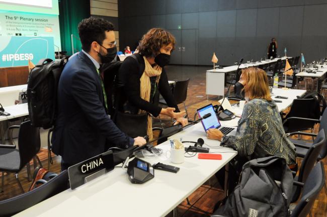 Delegates from Argentina and Colombia