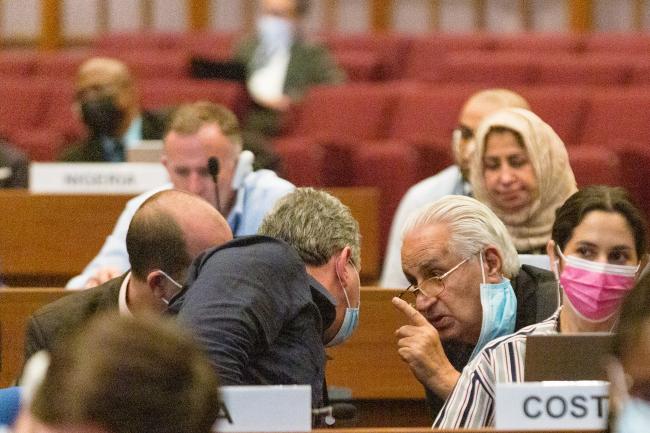 Cuban delegation consulting - OEWG-44-ExMOP-5 - 16Jul2022 - Photo.jpg