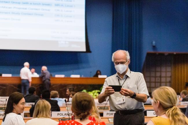 Delegate taking a photo - OEWG-44/ExMOP-5 - 15Jul2022 - Photo