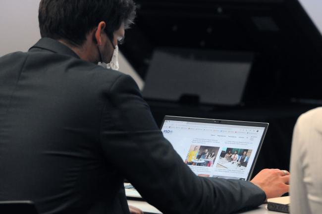 A participant checks the ENB website coverage of IPBES-9