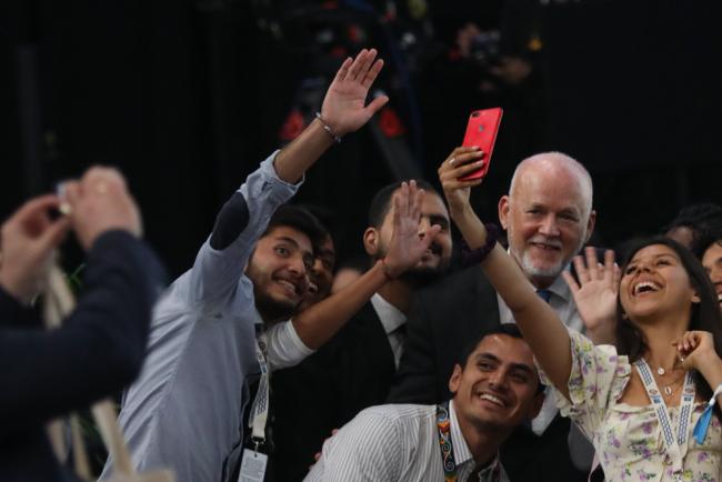 Peter Thomson, UN Secretary-General's Special Envoy for the Ocean, takes a selfie with delegates