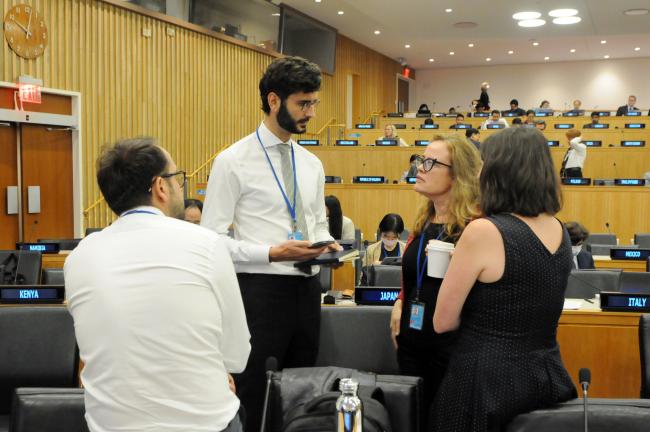 Delegates from the EU and the UK in informal discussions