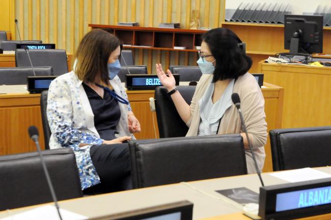 Victoria Hallum, New Zealand, and IGC President Rena Lee, Singapore