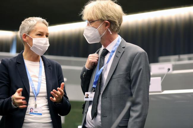 Gerrit Hansen, IISD/ENB, and WG1 Vice-Chair Jan Fuglestvedt 