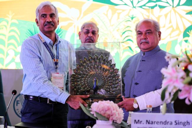 Manoj Ahuja, Secretary, Department of Agriculture and Farmers Welfare, India, and   Narendra Singh Tomar, Minister of Agriculture and Farmers Welfare, India