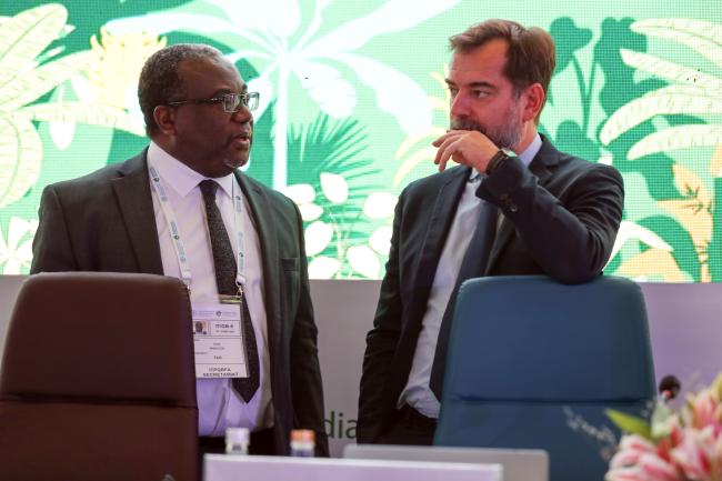 Kent Nnadozie, Secretary, ITPGRFA, with Álvaro Toledo, ITPGRFA Secretariat