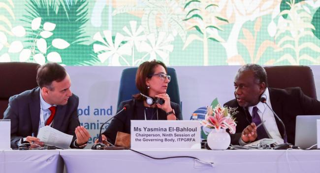 From L-R: Francisco López, ITPGRFA Secretariat; Yasmina El Bahloul, Chairperson, ITPGRFA GB 9; and Kent Nnadozie, Secretary, ITPGRFA