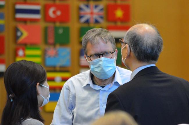 POPRC member Martien Janssen, the Netherlands, speaks with observers from Japan- 30Sep2022 - Photo