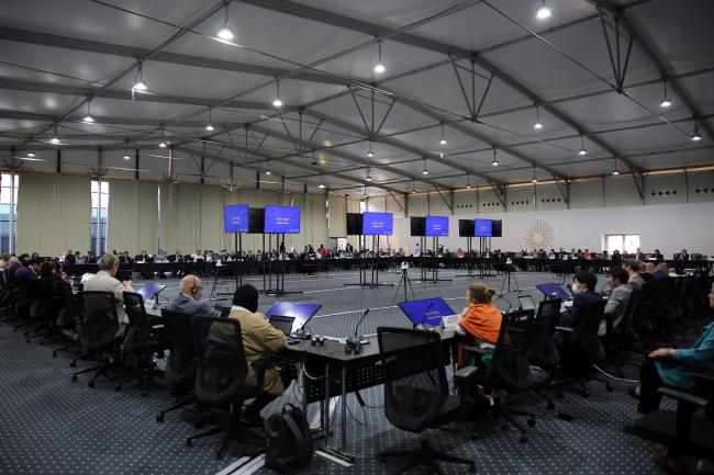 View of the room during a contact group on Article 6 of the Paris Agreement
