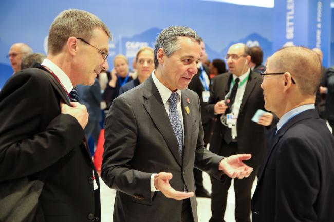 From L-R: Franz Perrez, Switzerland; Ignazio Cassis, President of Switzerland; and IPCC Chair Hoesung Lee