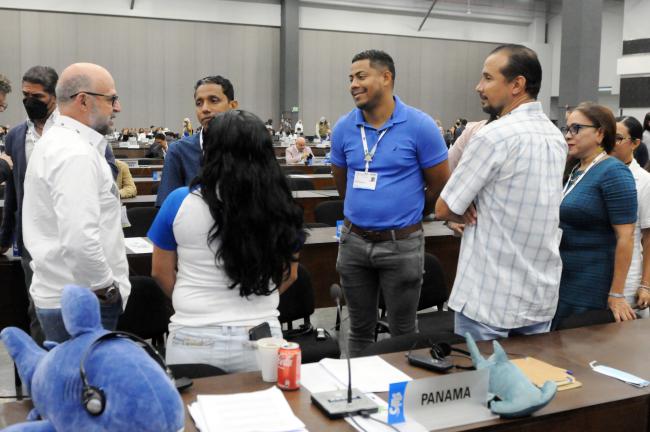 Carlos Manuel Rodríguez, GEF CEO and Chairperson, in conversations with the Panamanian delegation