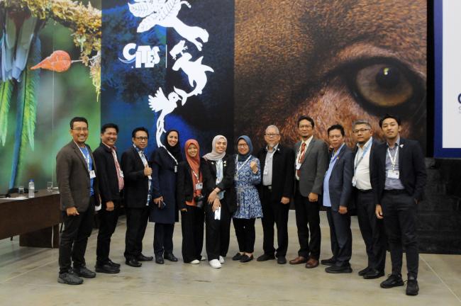 Delegates from Indonesia and Bahrain