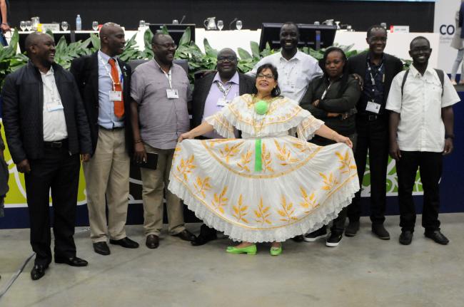 Delegates from Kenya and Ivonne Higuero, Secretary-General, CITES