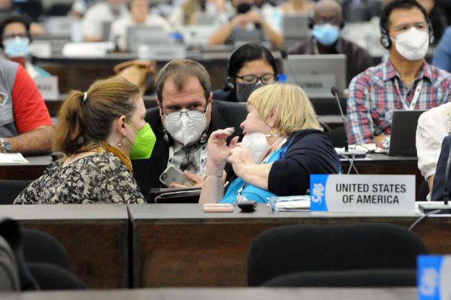 Delegates from the US confer