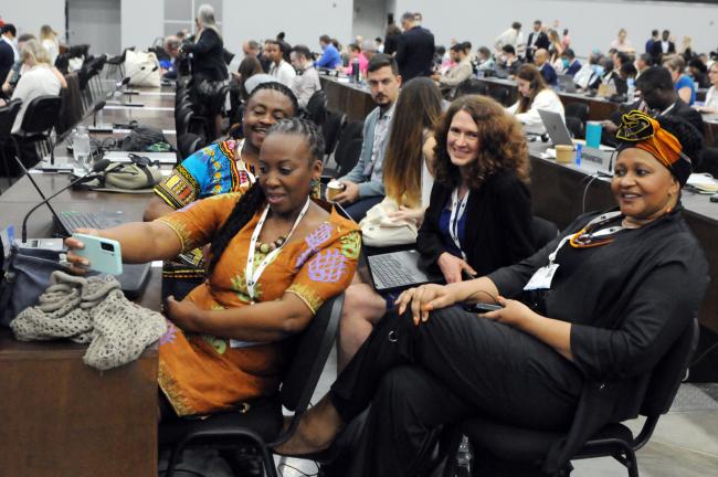 The delegation from Zimbabwe takes a selfie