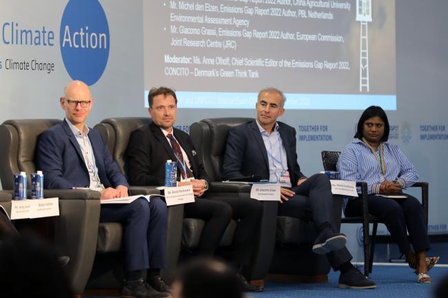 From L-R: Niklas Höhne, NewClimate Institute; Bernd Hackmann, UNFCCC Secretariat; Giacomo Grassi, Joint Research Centre; and Mandy Rambharos, Environmental Defense Fund