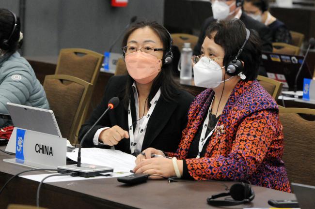 Hong Xiao and Kun Zhang, China