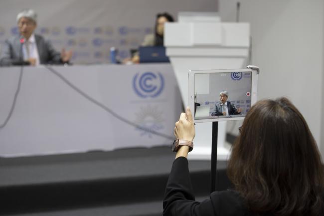 Observers recording event