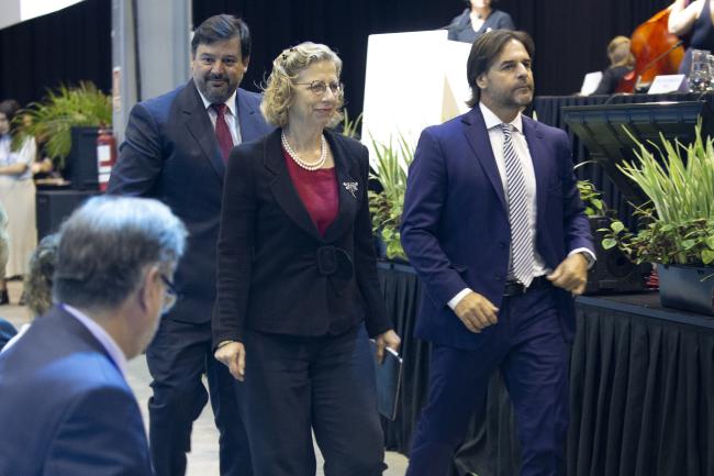 Presidente Lacalle3-INC-1-Plastic-28Nov-Photo