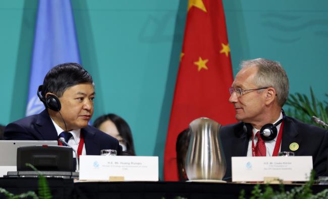 COP 15 President Huang Runqiu, Minister of Ecology and Environment, China, with Csaba Kőrösi, President of the 77th session of the UN General Assembly 