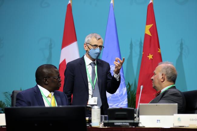 From L-R: Francis Ogwal, WG2020 Co-Chair; David Cooper, CBD Deputy Executive Secretary; and Basile van Havre, WG2020 Co-Chair