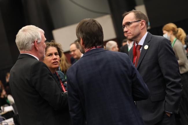 Espen Barth Eide, Minister of Climate and the Environment, Norway (right), consults with ministers