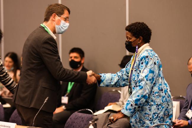 Panelists greet Elizabeth Maruma Merman, CBD_SOI_SideEventsCBDCOP15_13Dec2022_Photo.jpg
