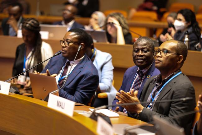 Delegates applaud the conclusion of the session_OEWG1.2_3feb2023_photo.jpg
