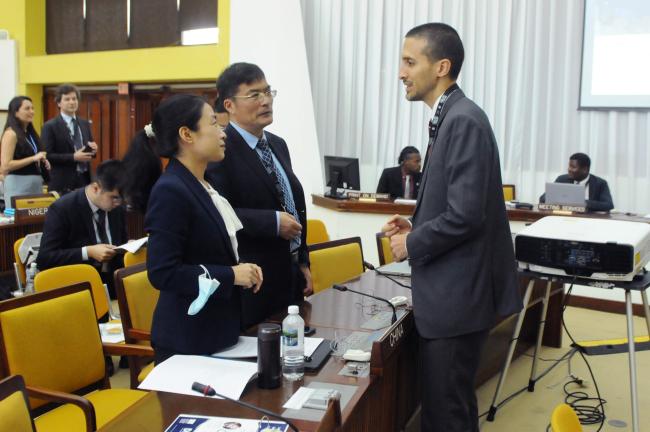 Wenting Zhao and Jingsheng Fan, China, with Pedro Martins Simões, Brazil