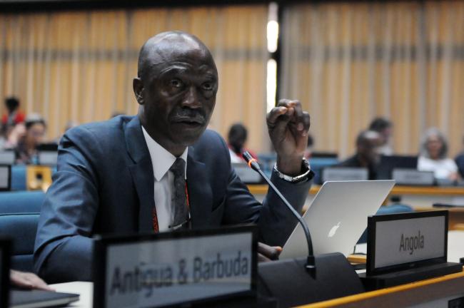 Virgílio Santos, Angola